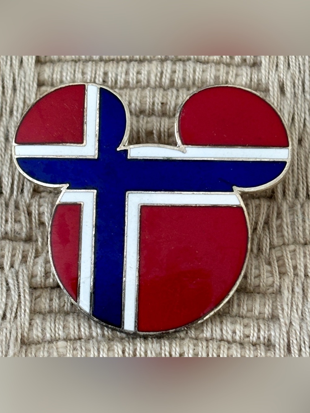 DISNEY 2000 WDW *Original* Epcot World Showcase Norway Mickey Mouse Icon Pin